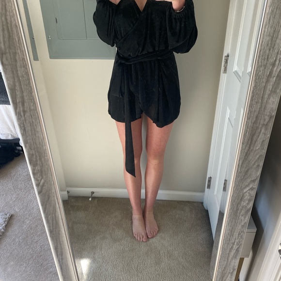 Party Time Mini Dress In Black- Size 8 🖤 - Picture 3 of 5